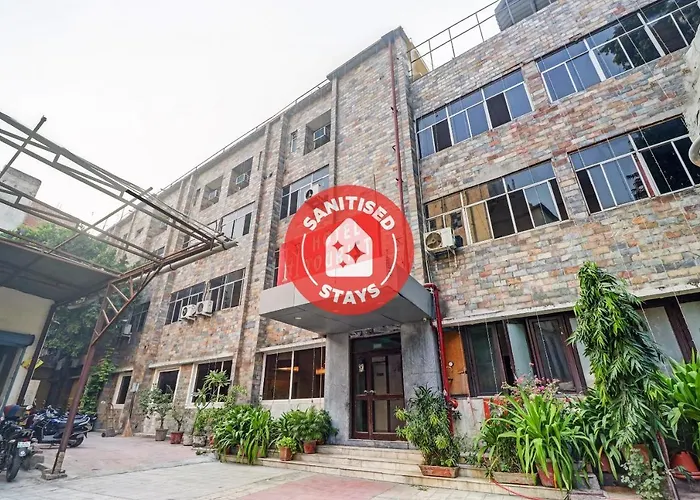 Hotel The Tourist - 1 Min From New Delhi Railway Station
