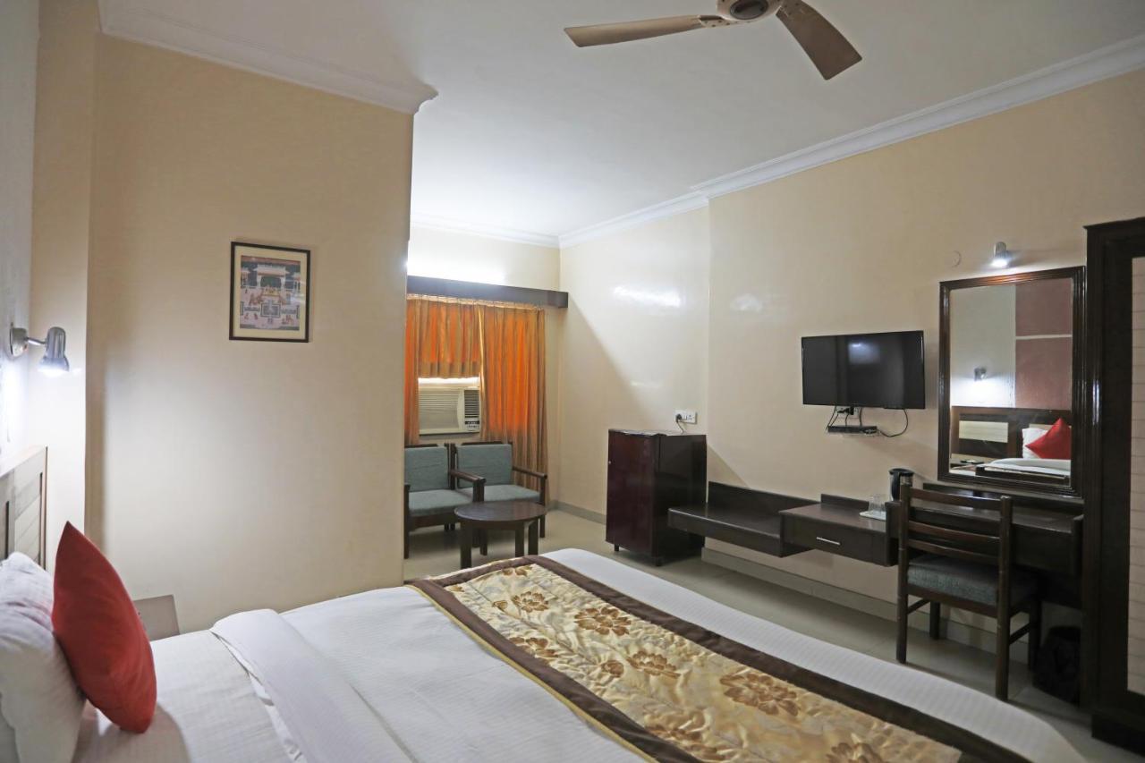Tourist Deluxe Hotel