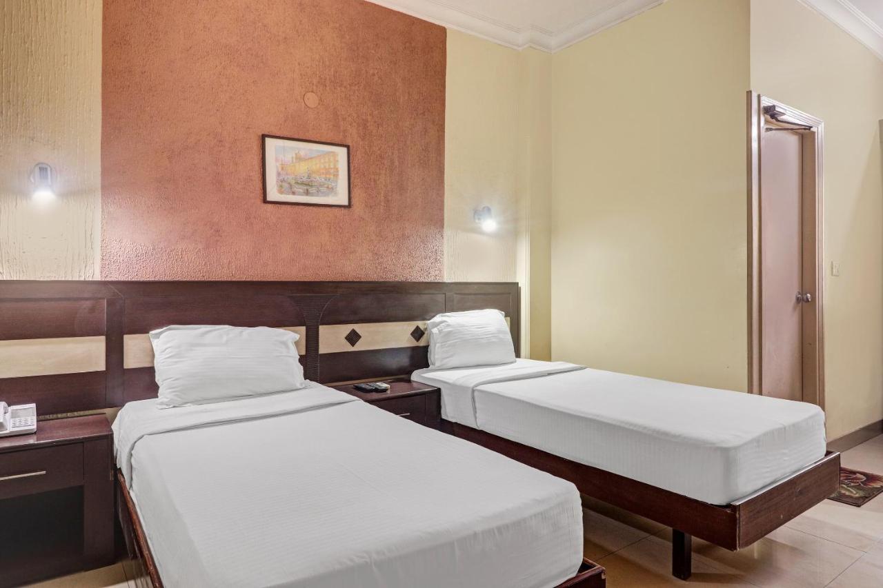 Tourist Deluxe Hotel 3*