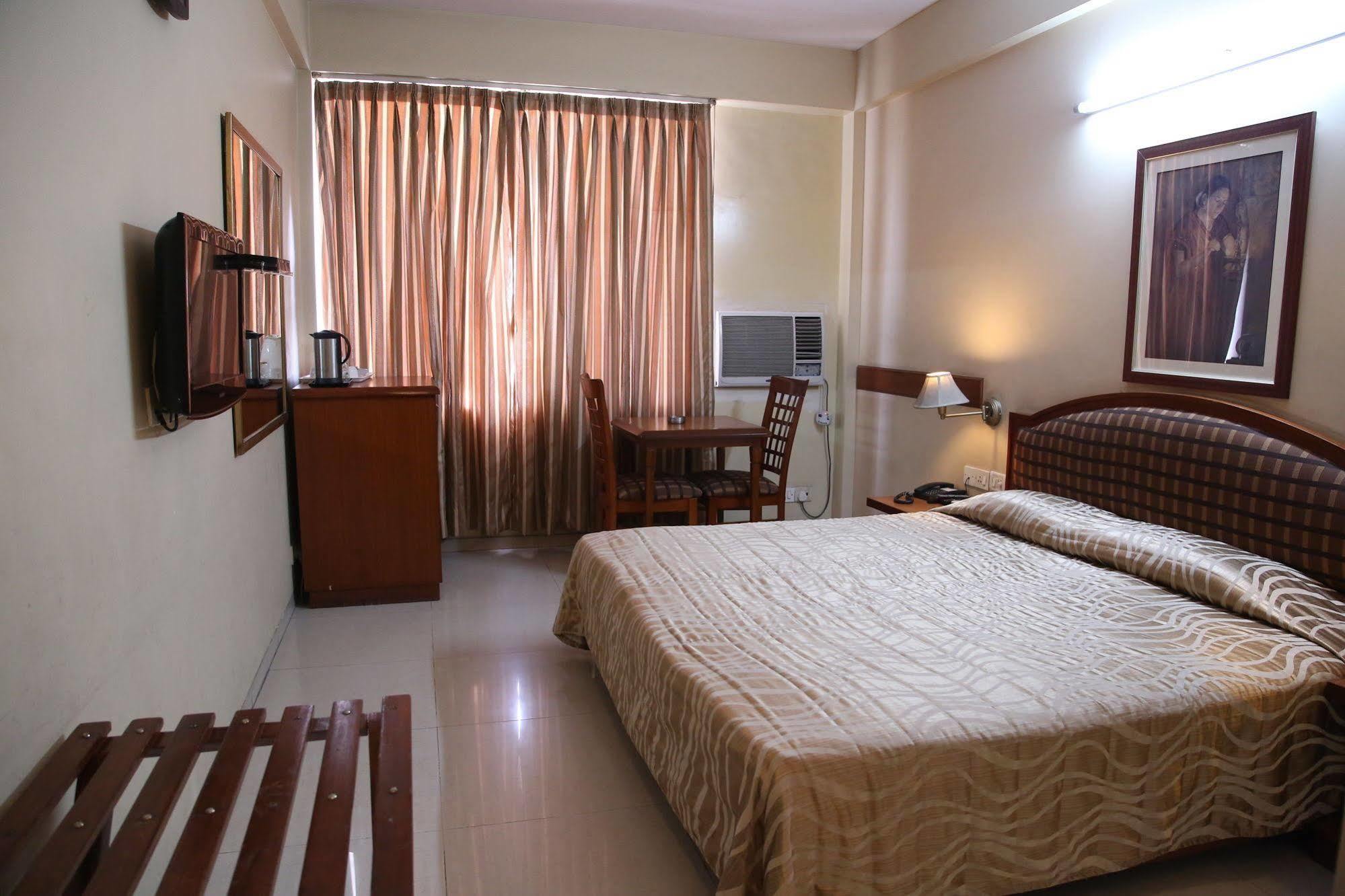 Tourist Deluxe Hotel