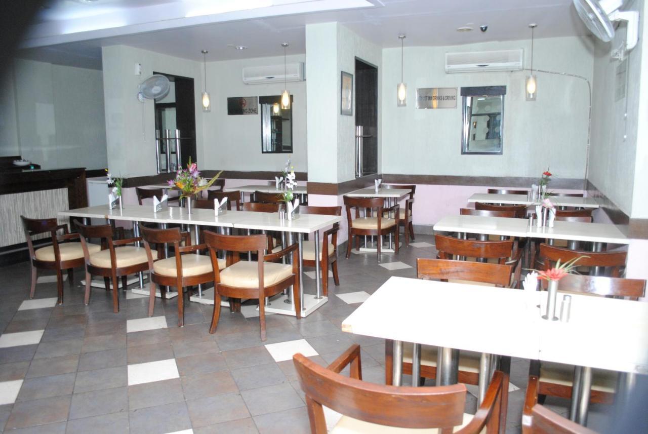 Tourist Deluxe Hotel New Delhi