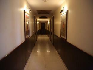 Tourist Deluxe Hotel 3*